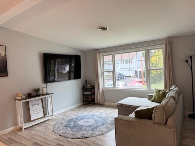 18 Baltimore Road Nashua, NH 03062 - Photo 3 of 17