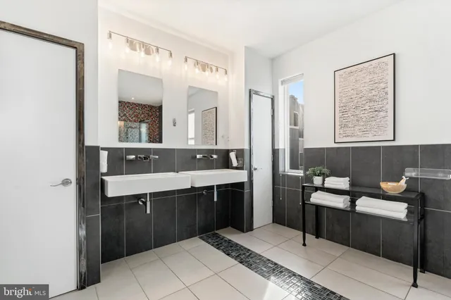 $649,000 | 140 Master Street, Philadelphia, PA 19122