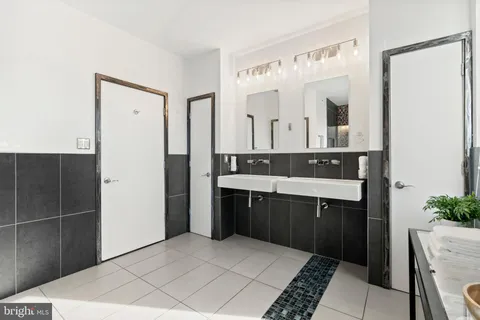 $649,000 | 140 Master Street, Philadelphia, PA 19122