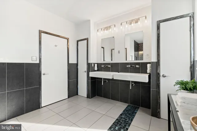 $649,000 | 140 Master Street, Philadelphia, PA 19122