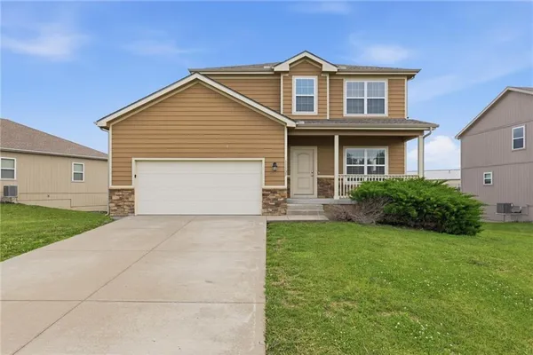 $384,900 | 11127 North Jefferson Street, Kansas City, MO 64155