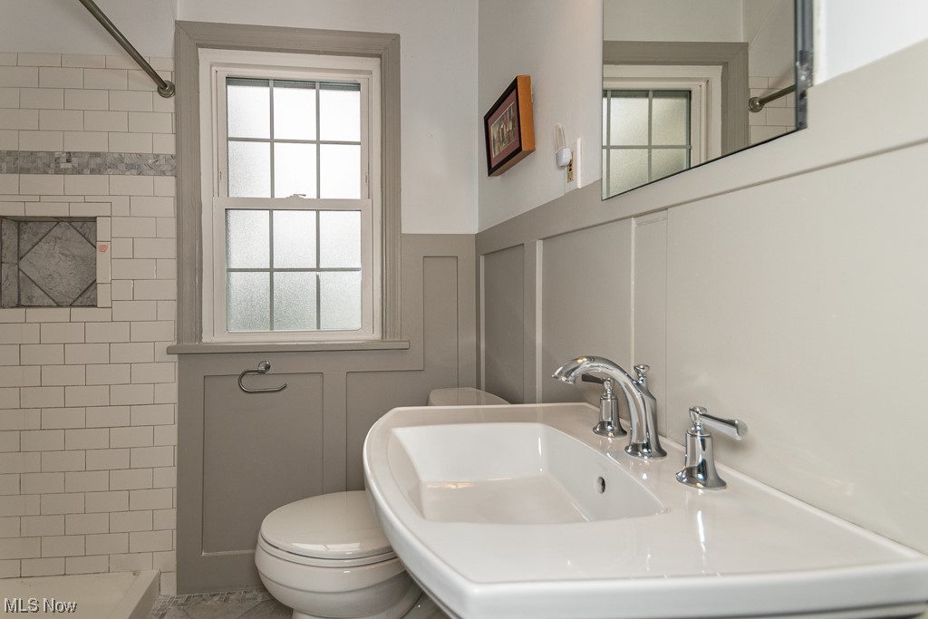 2419 Kingston Road Cleveland, OH 44118 - Photo 19 of 34 1st Floor bathroom