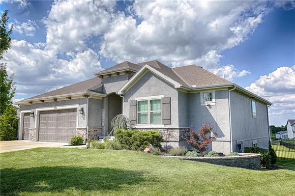$600,000 | 19638 Barstow Street, Spring Hill, KS 66083