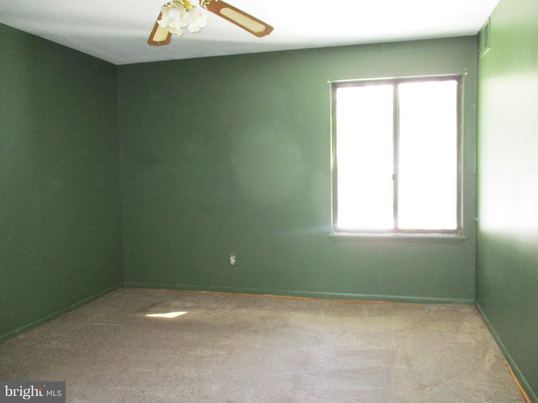 9641 White Acre Road, Unit B3 Columbia, MD 21045 - Photo 7 of 10 an empty room with a window