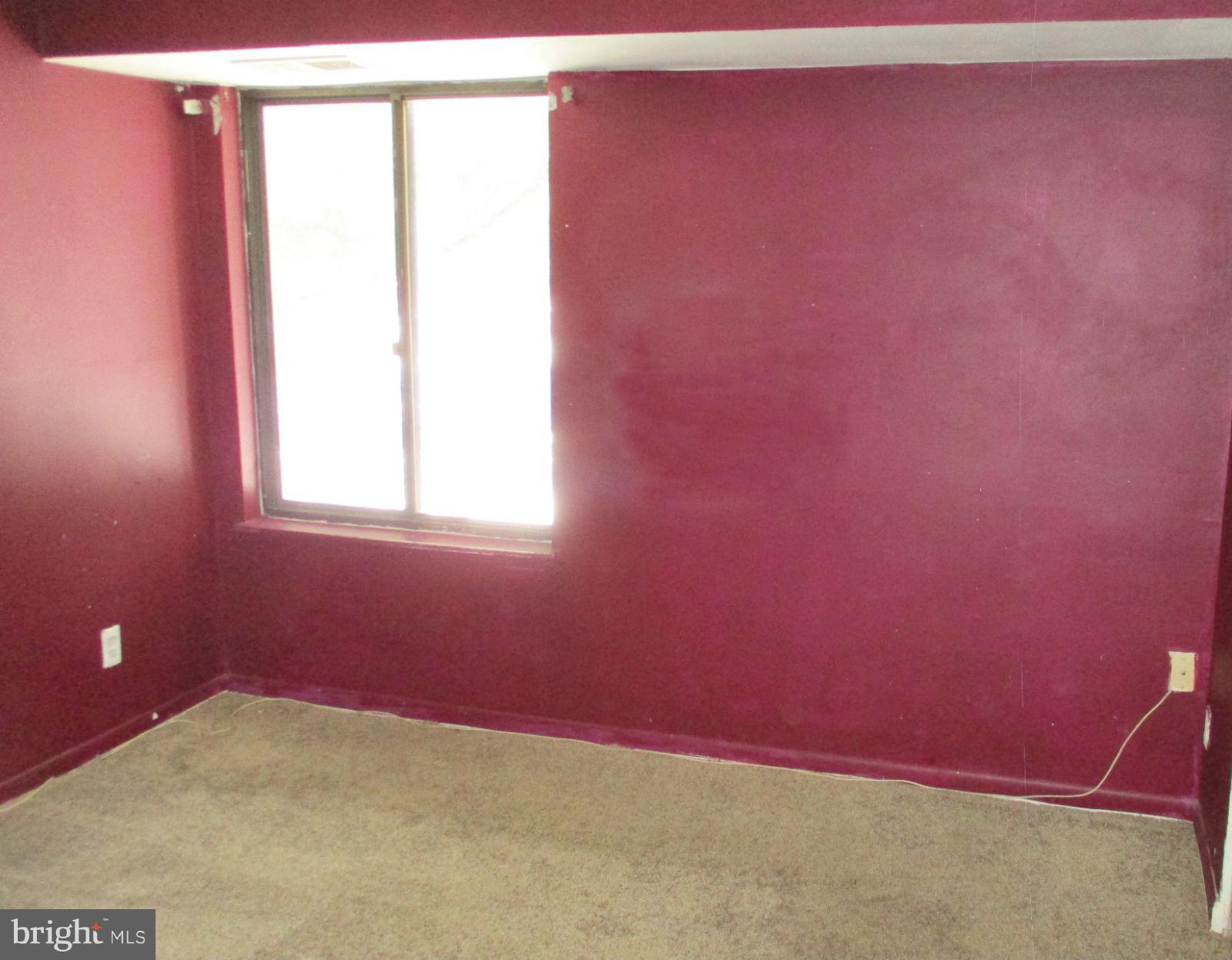 9641 White Acre Road, Unit B3 Columbia, MD 21045 - Photo 9 of 10 an empty room with a window