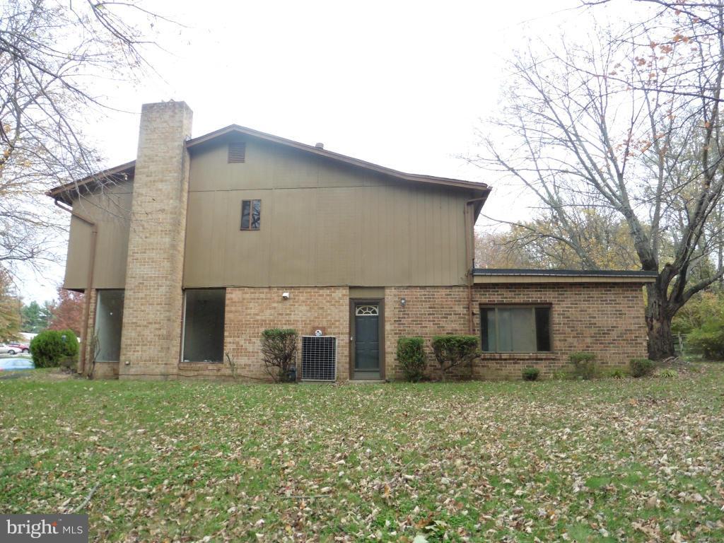 front view of house with a yard