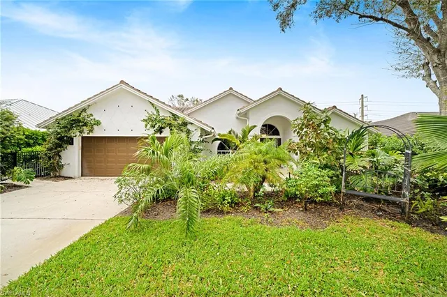 $1,195,000 | 8139 Las Palmas Way, Naples, FL 34109