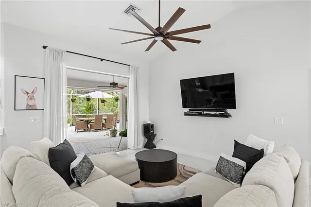 $1,195,000 | 8139 Las Palmas Way, Naples, FL 34109