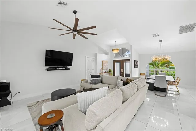 $1,195,000 | 8139 Las Palmas Way, Naples, FL 34109