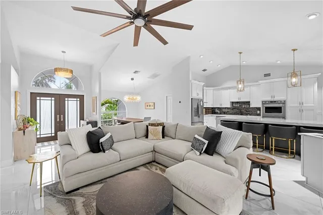 $1,195,000 | 8139 Las Palmas Way, Naples, FL 34109