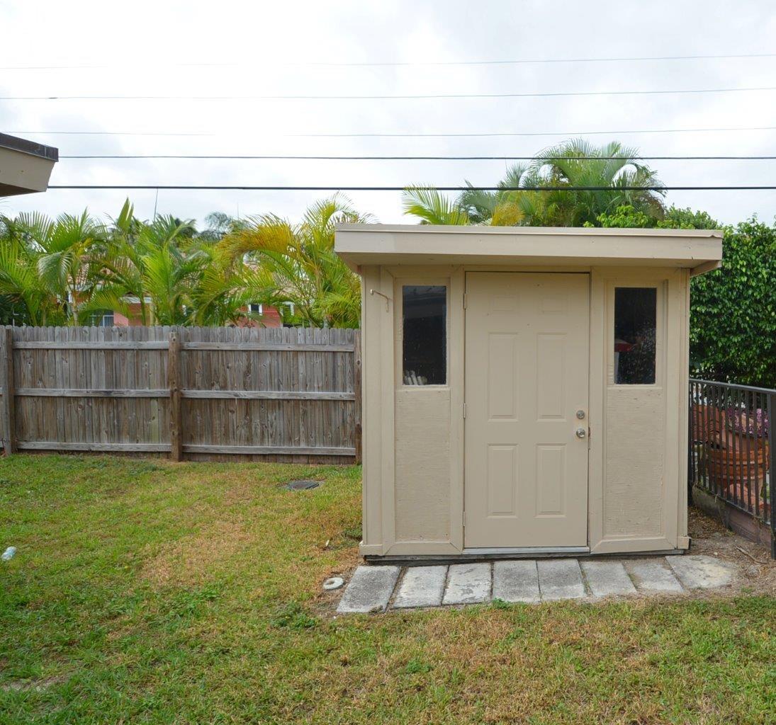 121 Northeast Spanish Court Boca Raton, FL 33432 - Photo 27 of 35 DSC_8432
