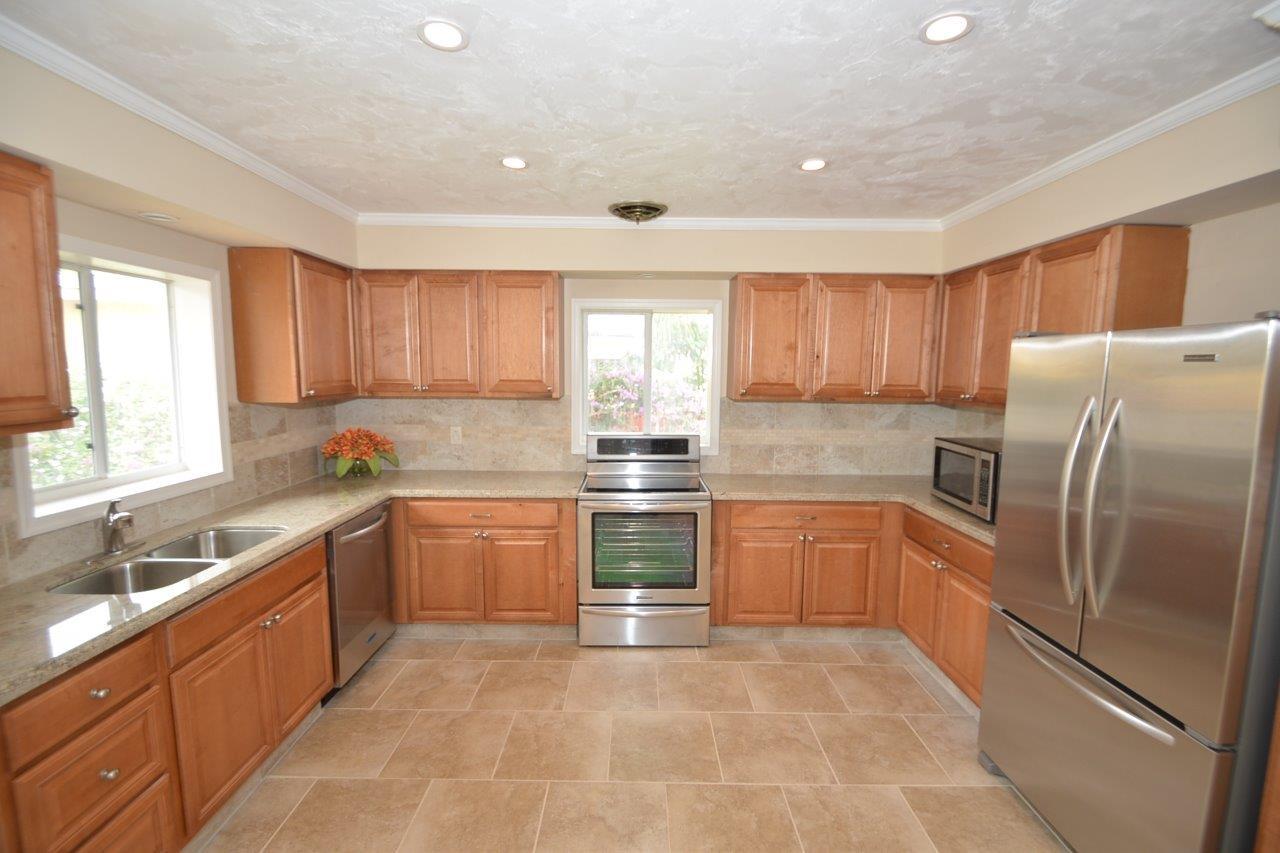 121 Northeast Spanish Court Boca Raton, FL 33432 - Photo 8 of 35 DSC_8421