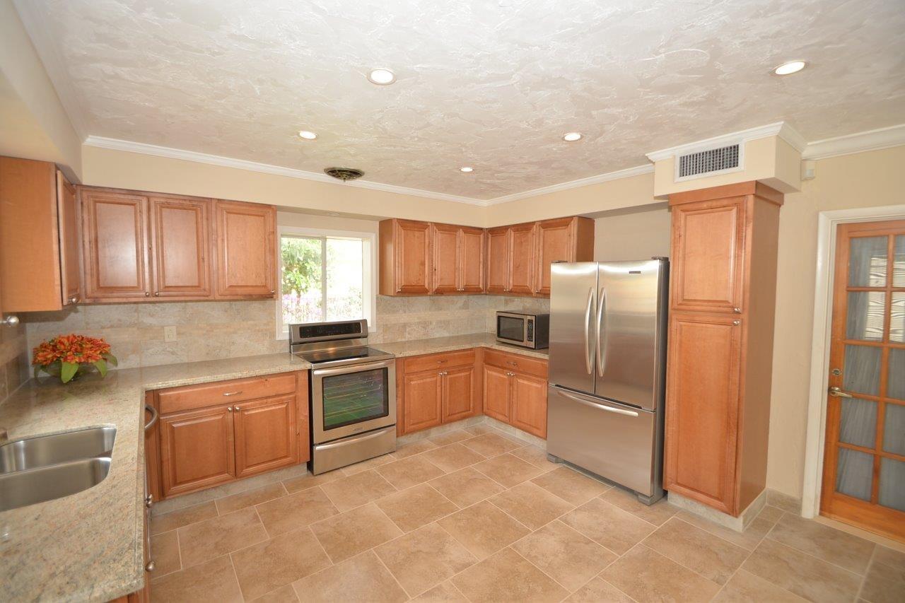 121 Northeast Spanish Court Boca Raton, FL 33432 - Photo 9 of 35 DSC_8420