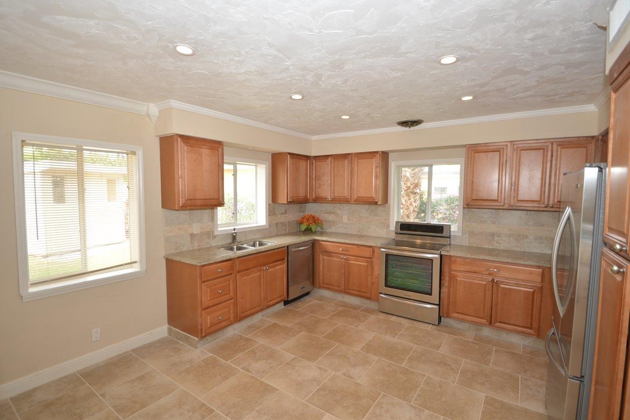 121 Northeast Spanish Court Boca Raton, FL 33432 - Photo 10 of 35 DSC_8419