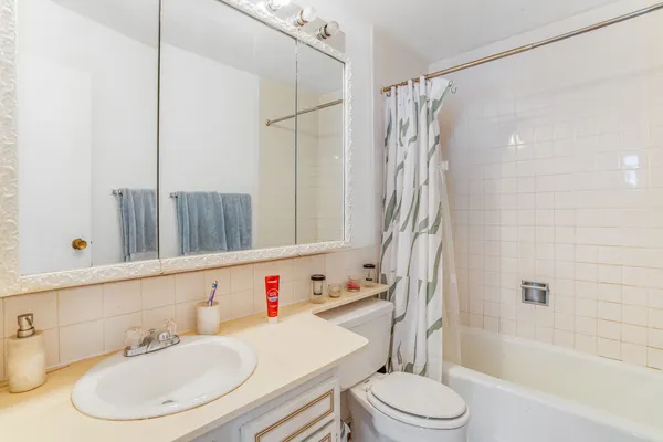 $130,000 | 6171 North Sheridan Road, Unit 1804, Chicago, IL 60660
