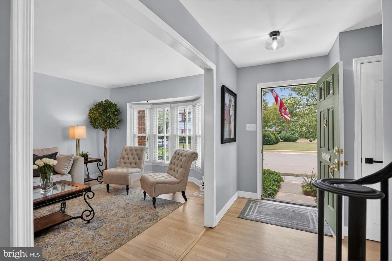 8532 Lakinhurst Lane Springfield, VA 22152 - Photo 26 of 62 Plenty of natural light
