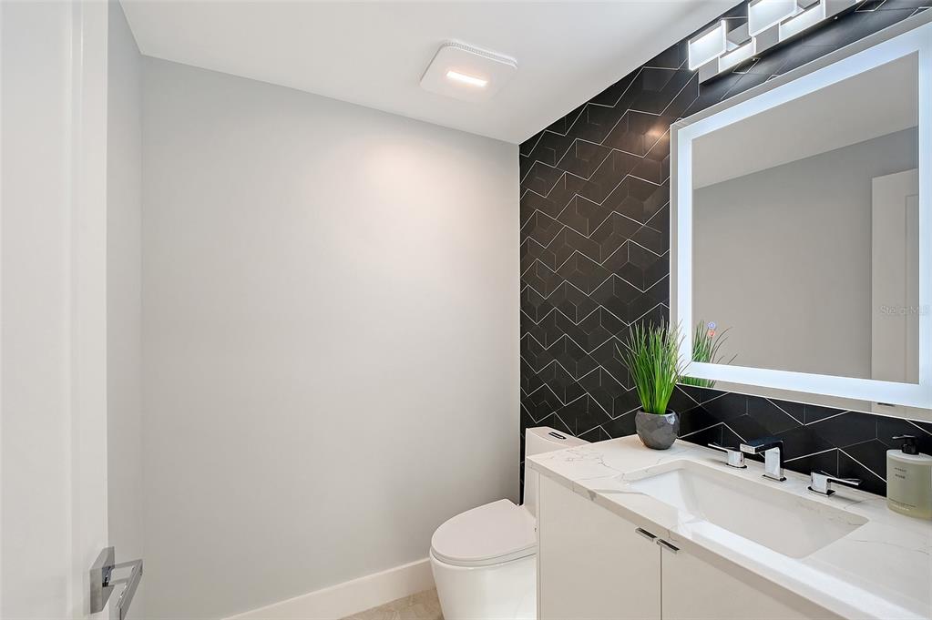 650 Golden Gate Point, Unit 403 Sarasota, FL 34236 - Photo 22 of 46