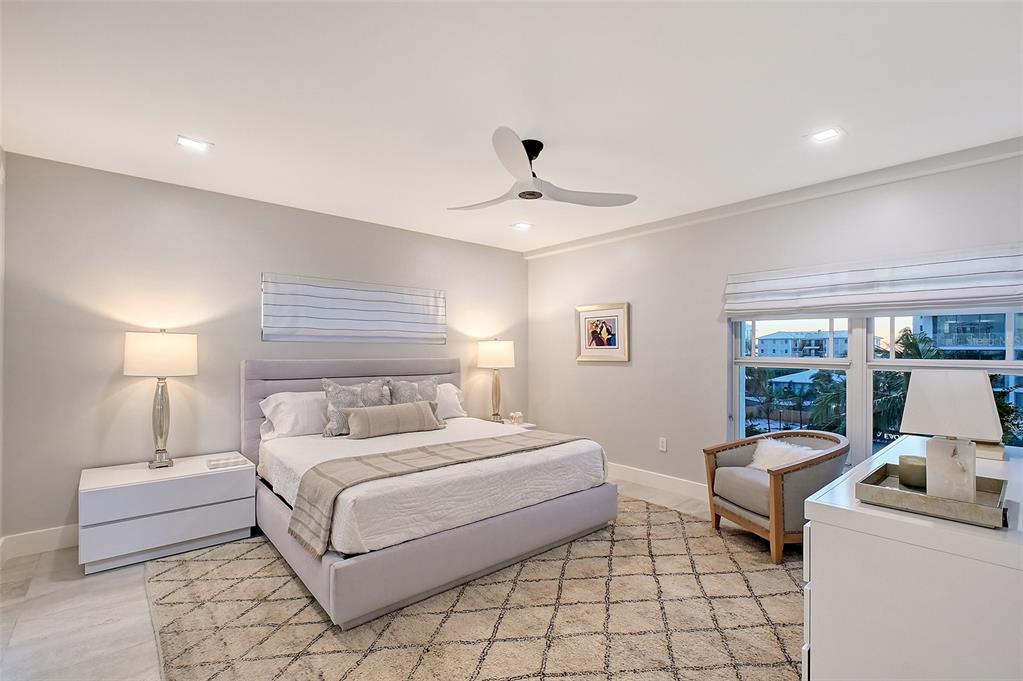 650 Golden Gate Point, Unit 403 Sarasota, FL 34236 - Photo 23 of 46