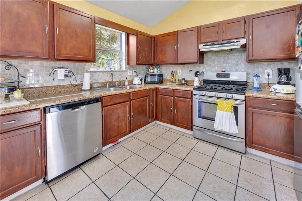 2246 Hampton Drive Decatur, GA 30035 - Photo 4 of 33