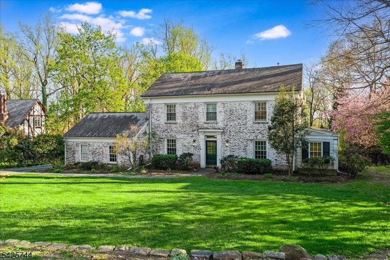 a view of house with a yard