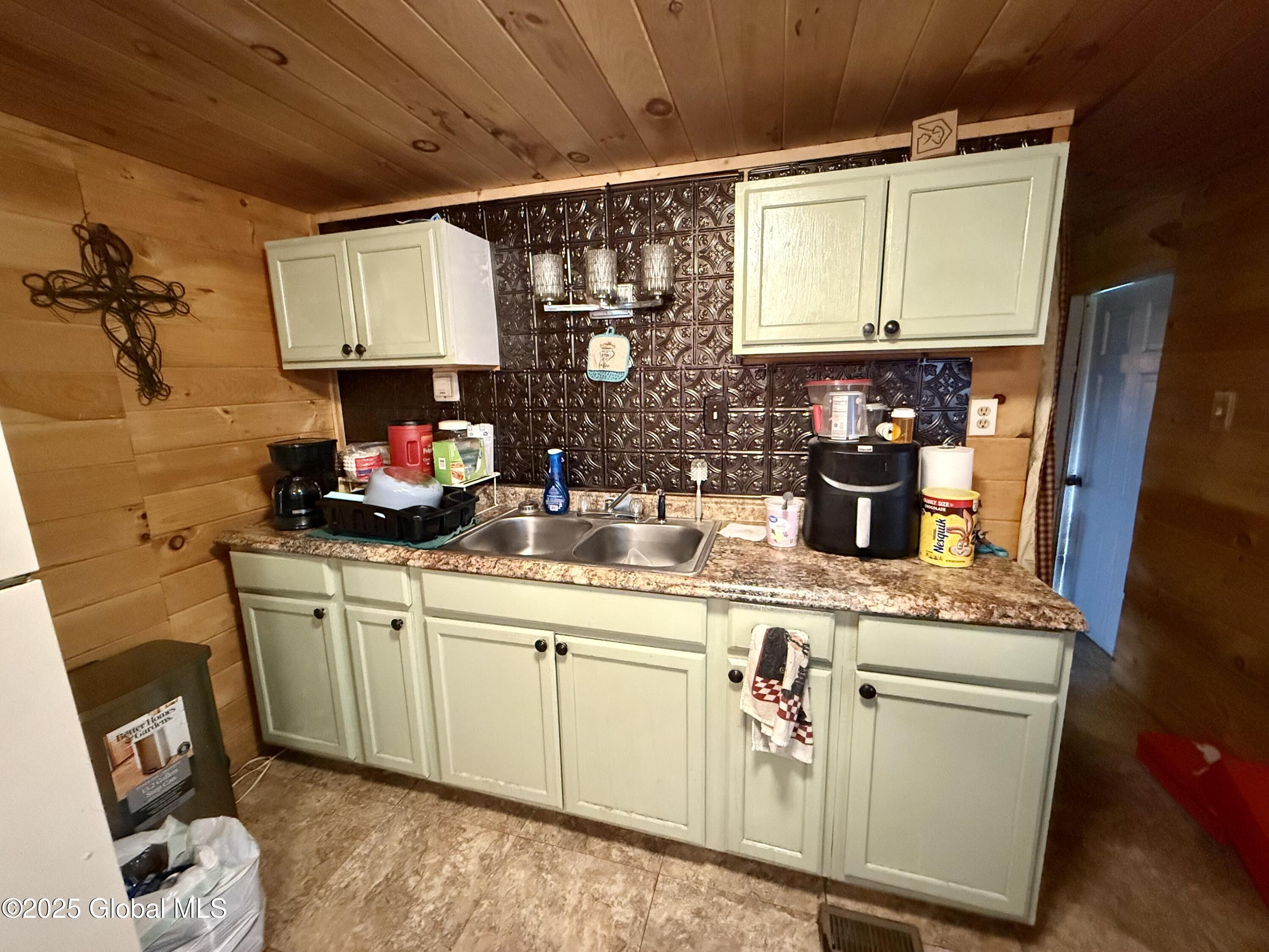 682 Midline Road Perth, NY 12010 - Photo 31 of 40 IMG_1636