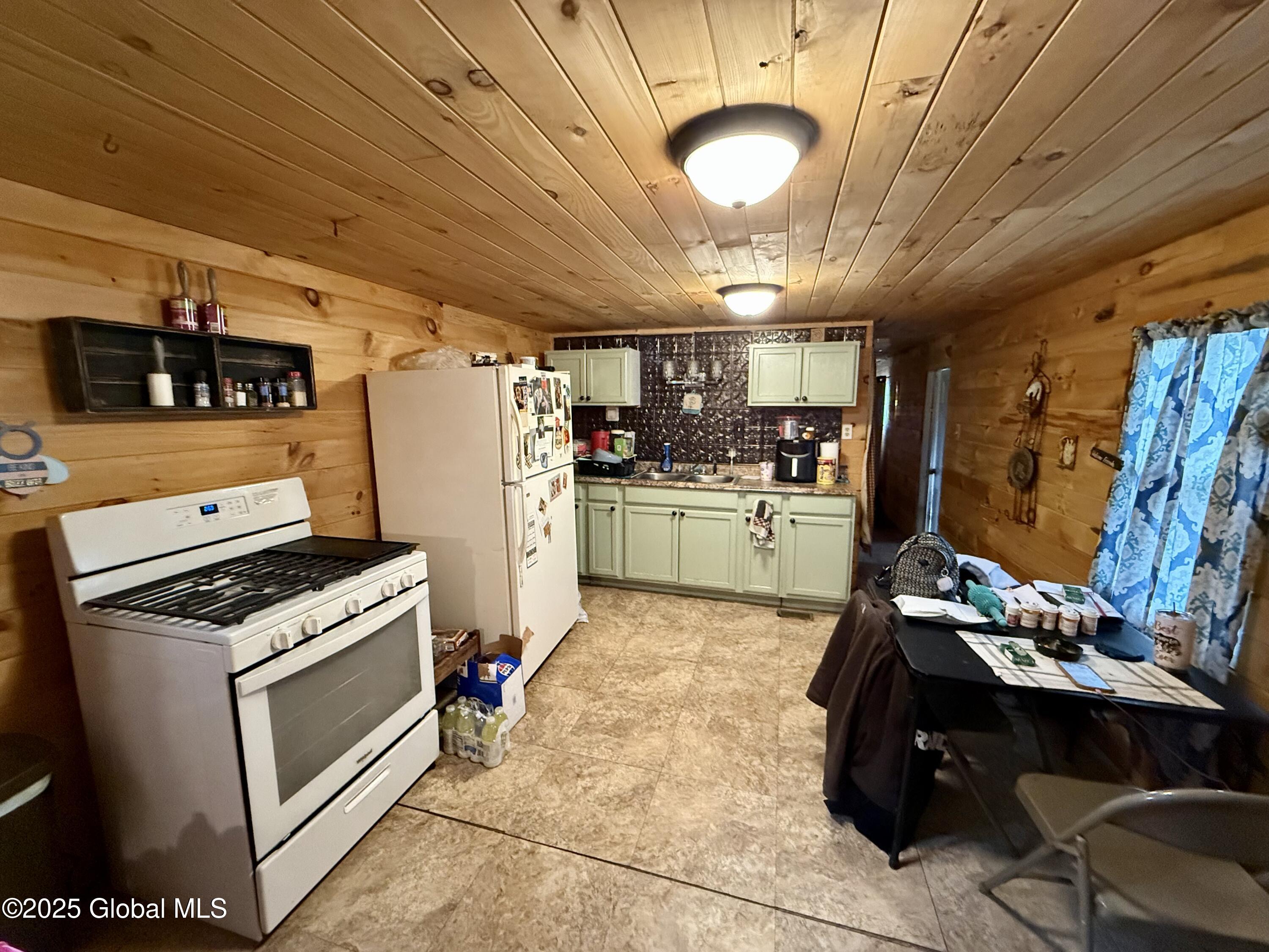 682 Midline Road Perth, NY 12010 - Photo 32 of 40 IMG_1635