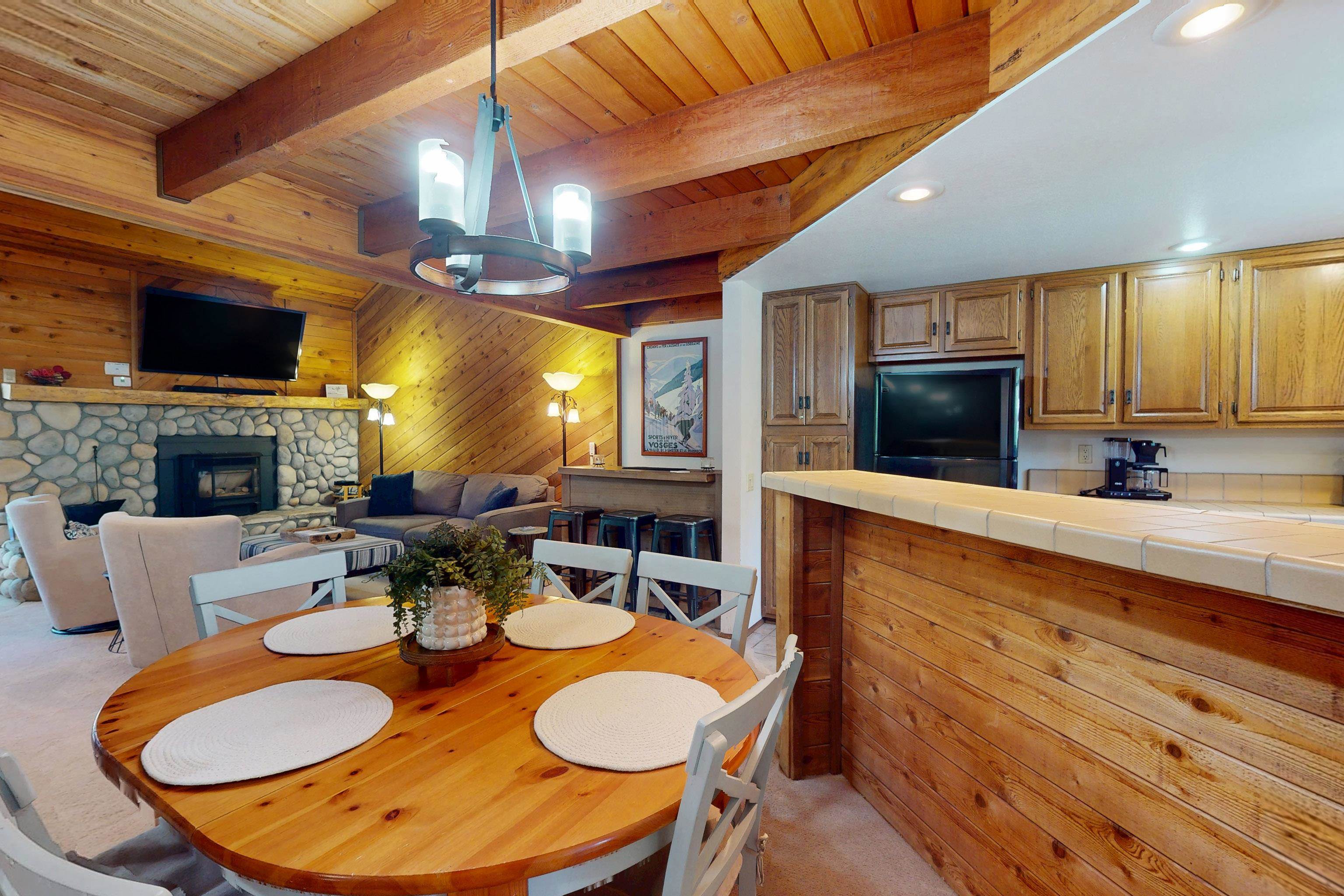 4710 Minaret Road, Unit 22 Mammoth Lakes, CA 93546 - Photo 6 of 32 Gallery Image 6