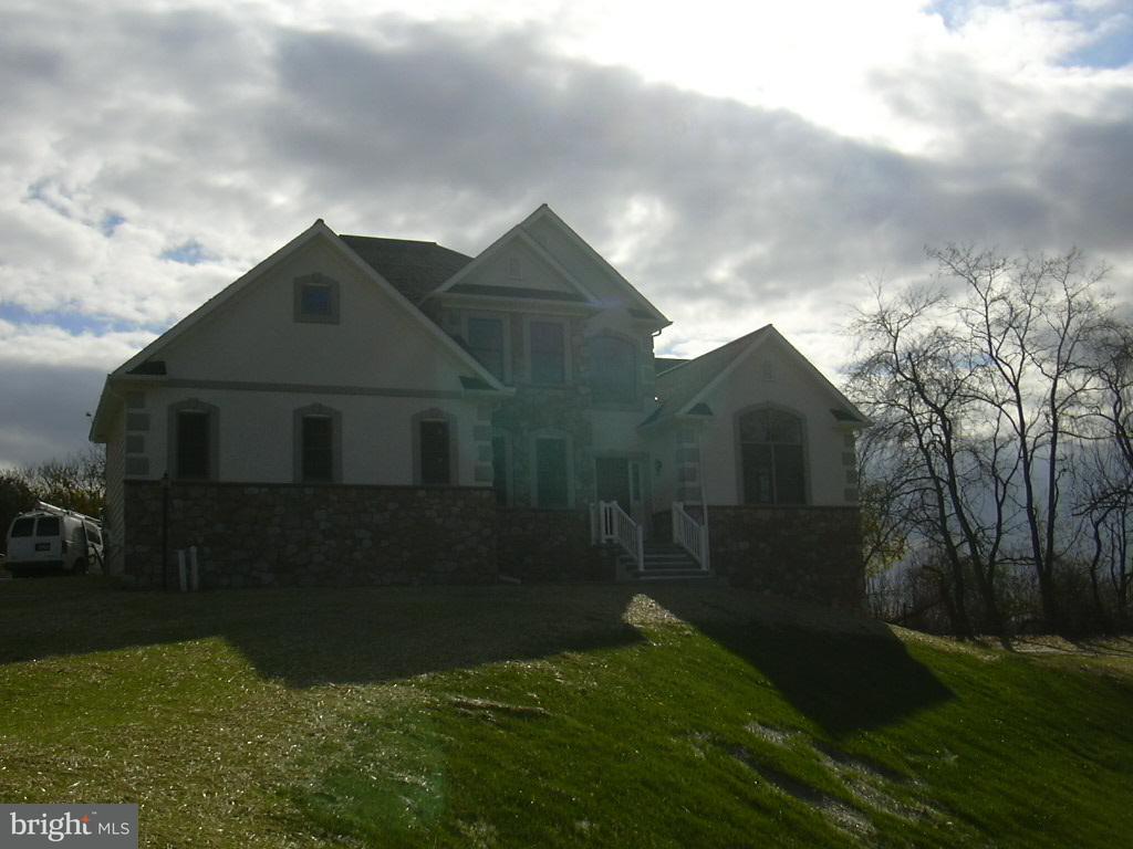16 Westwind Circle Lititz, PA 17543 - Photo 1 of 1 Gallery Image 1