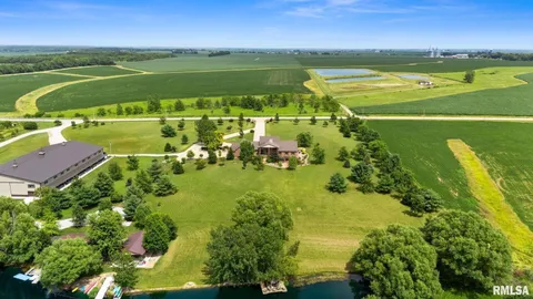 $3,950,000 | 3076 North 400 East Road, McLean, IL 61754