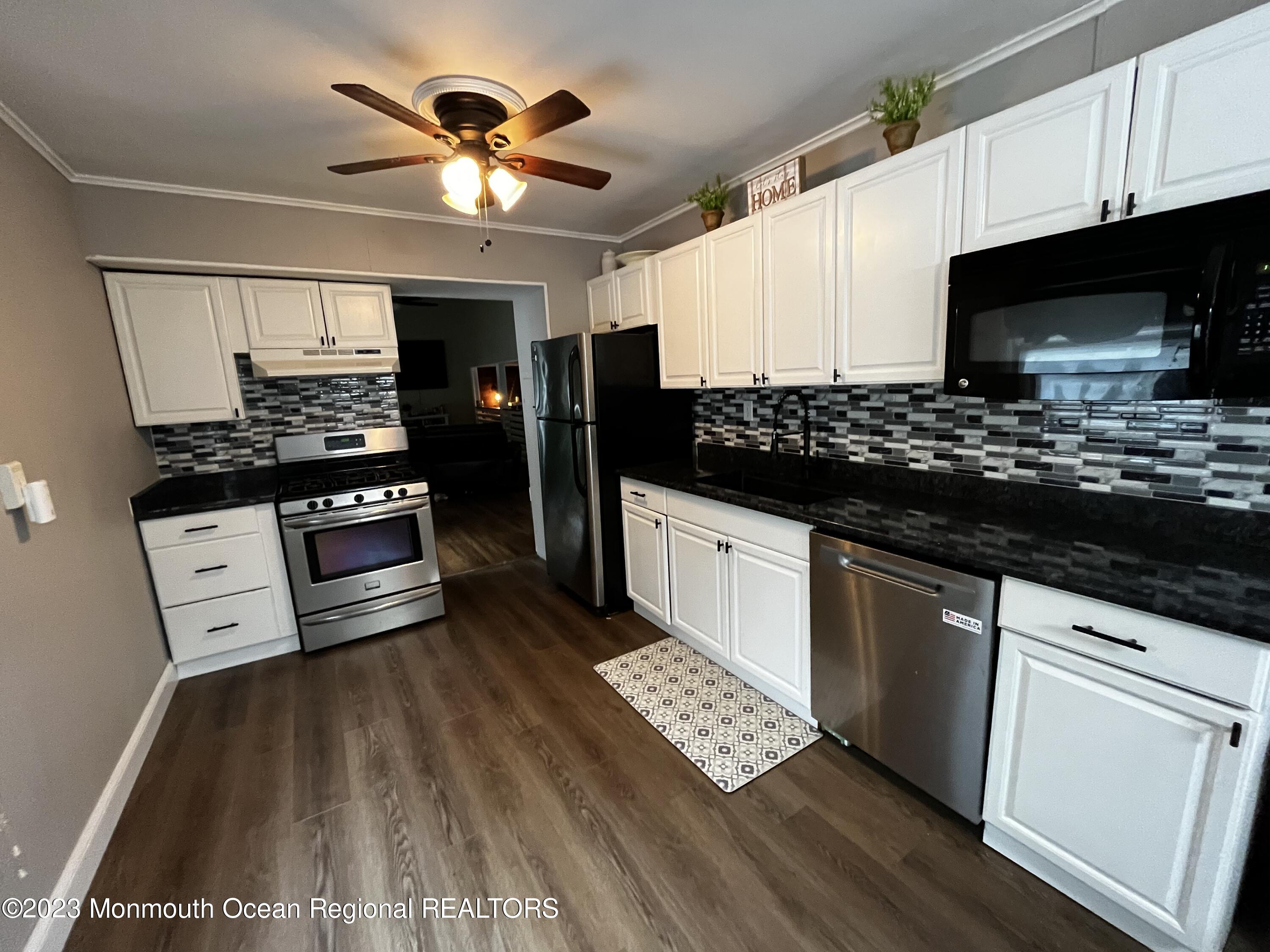 26 Racoon Drive Hazlet, NJ 07730 - Photo 10 of 33 Kitchen