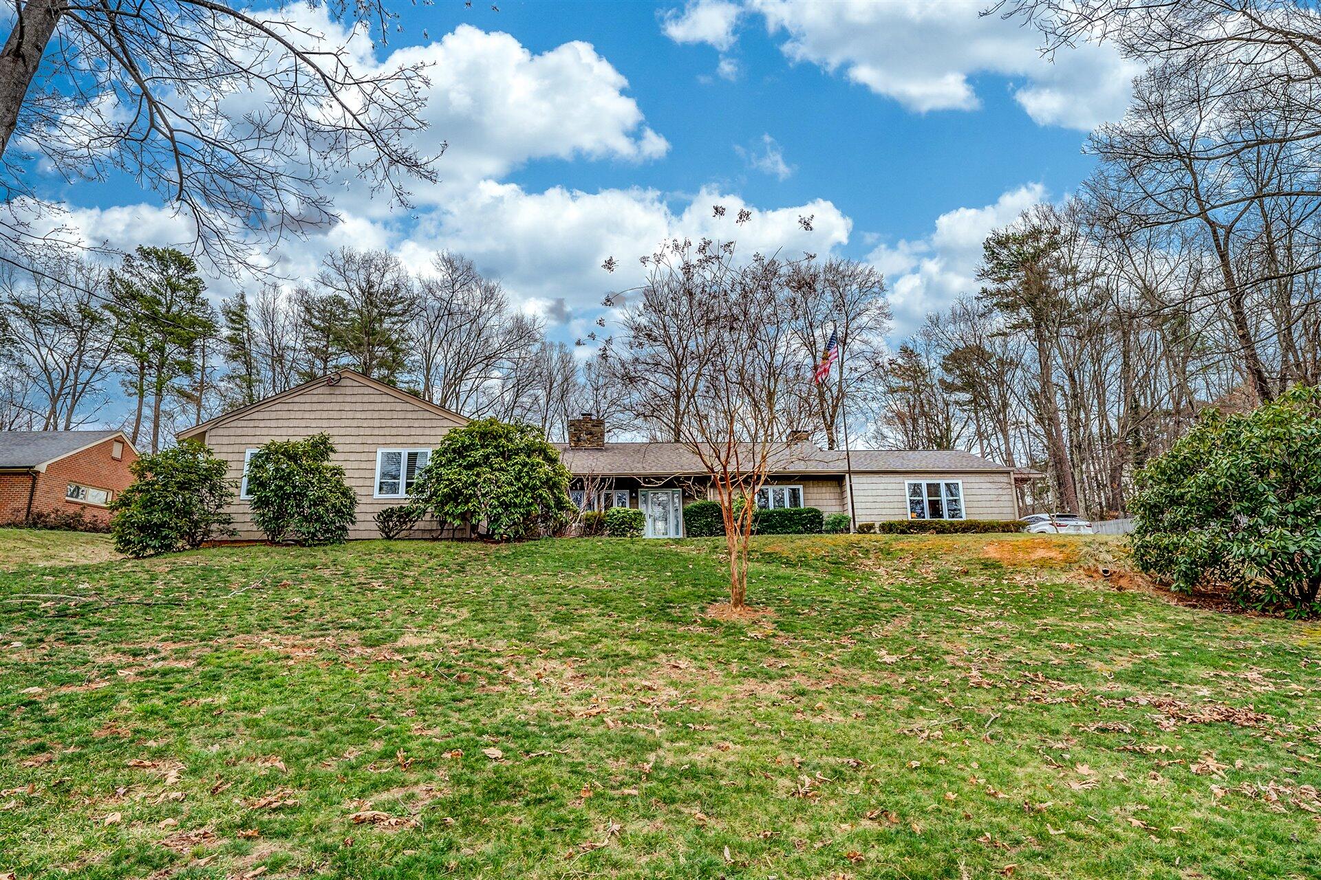 3938 Winding Way Road Southwest Roanoke, VA 24015 - Photo 3 of 47 03-DSC00336_37_38_39_40