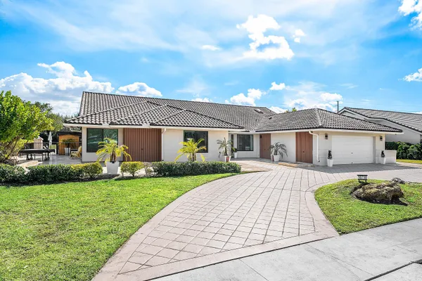 $1,399,000 | 10710 Boca Woods Lane, Boca Raton, FL 33428