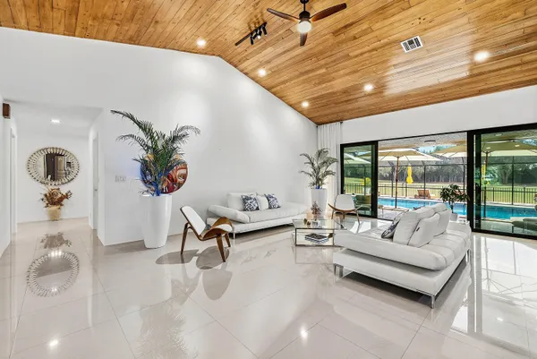 $1,399,000 | 10710 Boca Woods Lane, Boca Raton, FL 33428