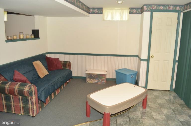 2302 Sandymount Road Finksburg, MD 21048 - Photo 11 of 25 Family Room