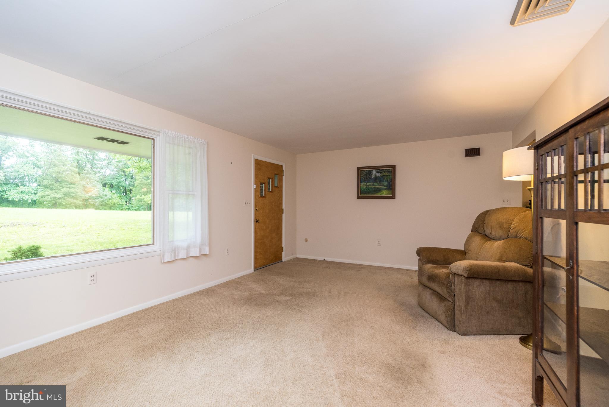 84 Dickert Road Quakertown, PA 18951 - Photo 6 of 28 Living Room