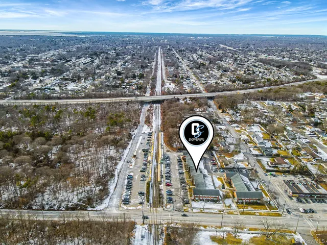 $289,999 | 100 Connetquot Avenue, Unit 7, East Islip, NY 11730