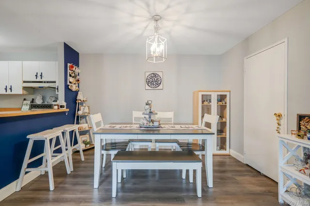 $289,999 | 100 Connetquot Avenue, Unit 7, East Islip, NY 11730