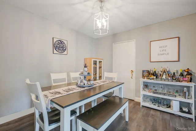 $289,999 | 100 Connetquot Avenue, Unit 7, East Islip, NY 11730