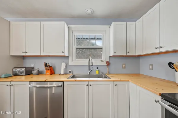 $435,000 | 184 Washington Mountain Road, Lee, MA 01238