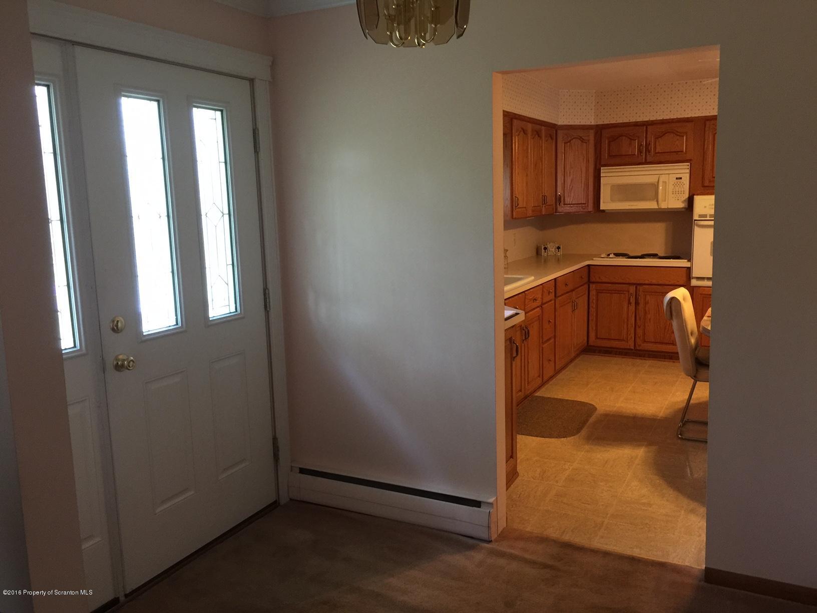 325 Blue Shutters Road Moscow, PA 18444 - Photo 3 of 18 Gallery Image 3