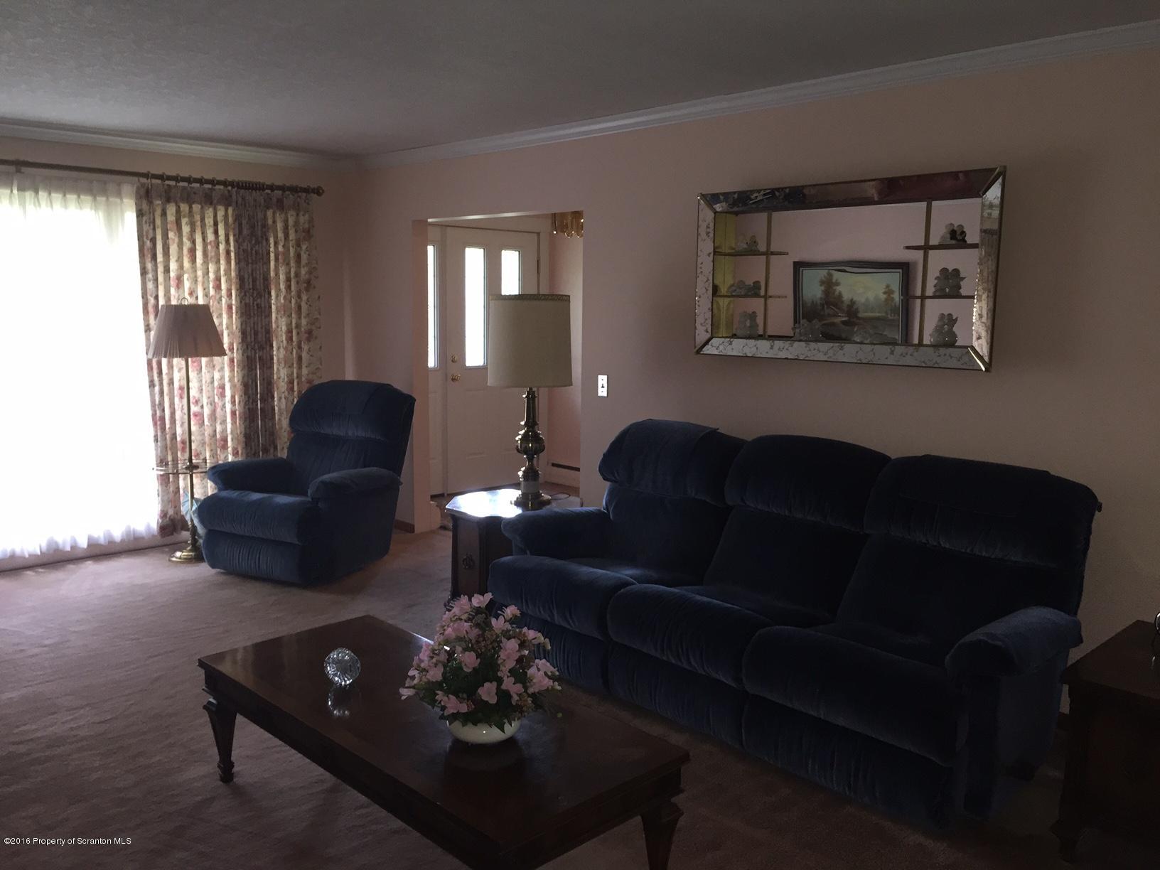 325 Blue Shutters Road Moscow, PA 18444 - Photo 5 of 18 Gallery Image 5