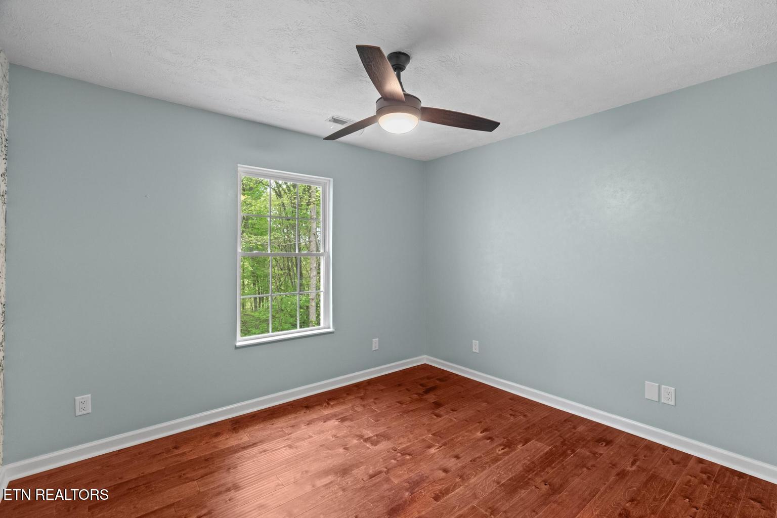 2180 Ranch Road Dandridge, TN 37725 - Photo 20 of 59 25 main house 2nd bedroom