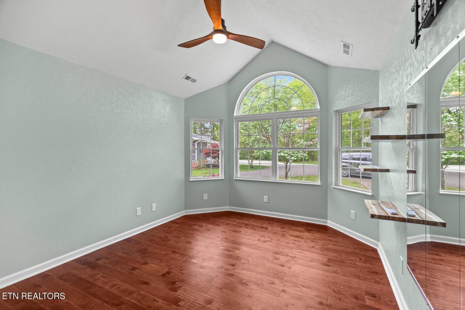 2180 Ranch Road Dandridge, TN 37725 - Photo 22 of 59 29 main house 3rd bedroom