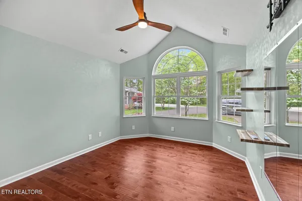 $949,900 | 2180 Ranch Road, Dandridge, TN 37725