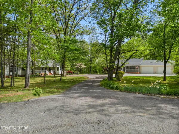 $949,900 | 2180 Ranch Road, Dandridge, TN 37725