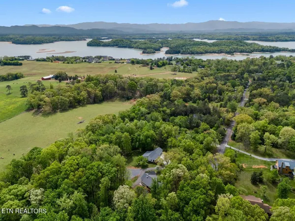$949,900 | 2180 Ranch Road, Dandridge, TN 37725