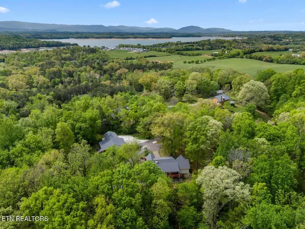$949,900 | 2180 Ranch Road, Dandridge, TN 37725