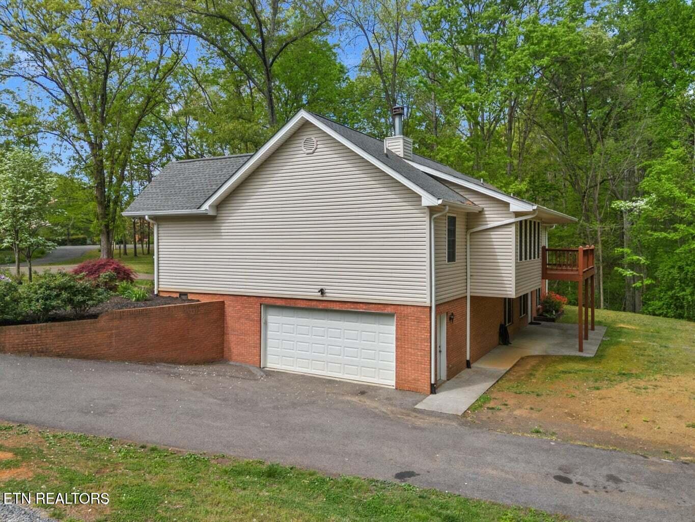 2180 Ranch Road Dandridge, TN 37725 - Photo 6 of 60 5, 2 car garage main house, leads to apa