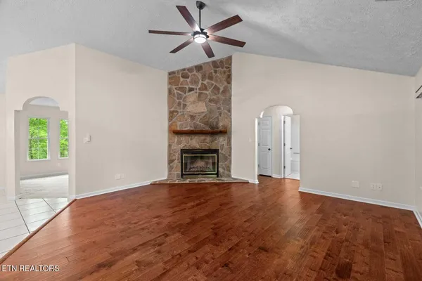 $949,900 | 2180 Ranch Road, Dandridge, TN 37725