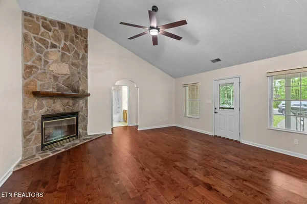 $949,900 | 2180 Ranch Road, Dandridge, TN 37725